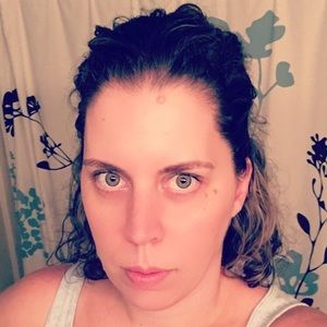 Meet your Posher, Lora